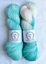 Load image into Gallery viewer, LYS Day Shawl