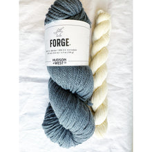 Load image into Gallery viewer, Snowflake Pom Pom Hat