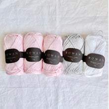 Load image into Gallery viewer, Daisy Granny Square Bag Kits