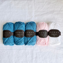 Load image into Gallery viewer, Daisy Granny Square Bag Kits