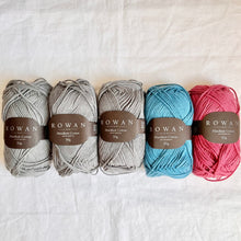 Load image into Gallery viewer, Daisy Granny Square Bag Kits