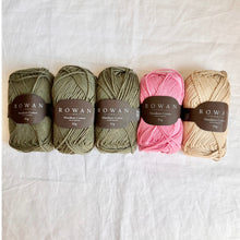 Load image into Gallery viewer, Daisy Granny Square Bag Kits