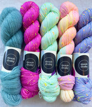 Load image into Gallery viewer, Le Triangle Granny Kits