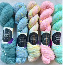 Load image into Gallery viewer, Le Triangle Granny Kits