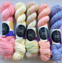 Load image into Gallery viewer, Le Triangle Granny Kits