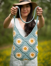 Load image into Gallery viewer, Daisy Granny Square Bag Kits