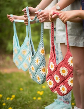 Load image into Gallery viewer, Daisy Granny Square Bag Kits