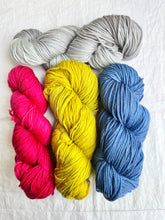 Load image into Gallery viewer, Seamless Joy Cabled Blanket