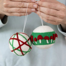 Load image into Gallery viewer, Ornament Duo  Mini Needle Felting Kit