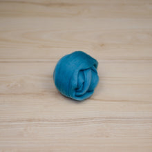 Load image into Gallery viewer, Dyed Corriedale Top Roving