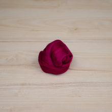 Load image into Gallery viewer, Dyed Corriedale Top Roving