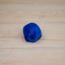 Load image into Gallery viewer, Dyed Corriedale Top Roving
