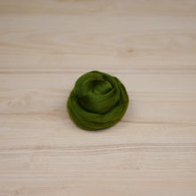 Load image into Gallery viewer, Dyed Corriedale Top Roving