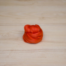 Load image into Gallery viewer, Dyed Corriedale Top Roving