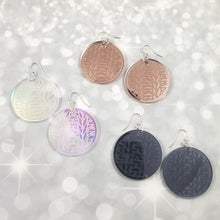 Load image into Gallery viewer, Enamel Knit Earrings