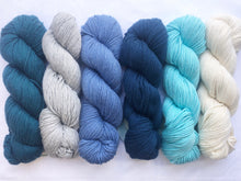 Load image into Gallery viewer, Spud and Chloe Garter Blanket