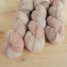 Load image into Gallery viewer, Soyeux