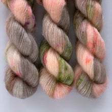 Load image into Gallery viewer, Soyeux