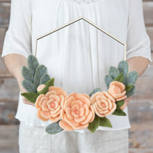 Load image into Gallery viewer, Needle Felted Wreath