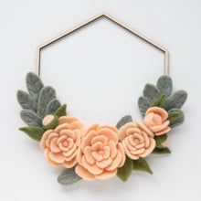 Load image into Gallery viewer, Needle Felted Wreath