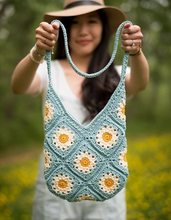 Load image into Gallery viewer, Daisy Granny Square Bag Kits
