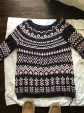 Load image into Gallery viewer, Graphica Sweater kit
