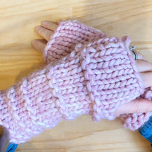 Load image into Gallery viewer, Stevie Fingerless Gloves
